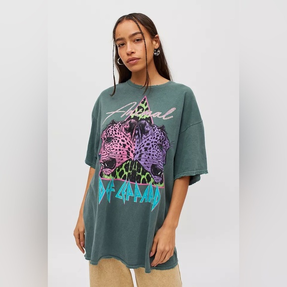 Urban Outfitters Tops - NWT Urban Outfitters Def Leppard Double Animal Oversized T-Shirt S/M